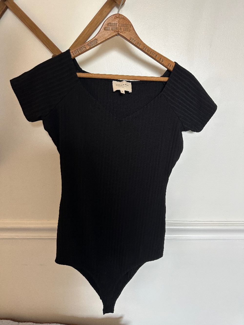 Sézane Black Ribbed Short Sleeve Fitted Bodysuit - Medium